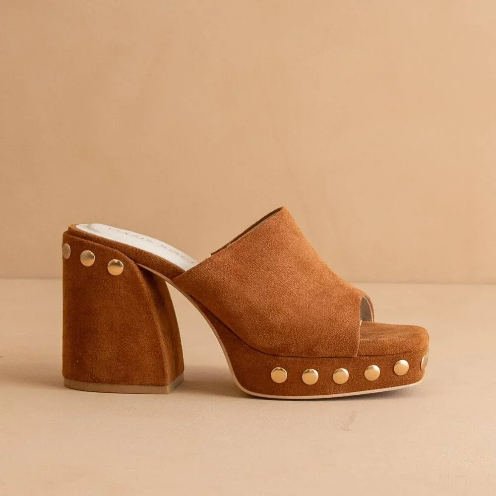 The Leona | Caramel Studded Platform Heel - Picture 1 of 3